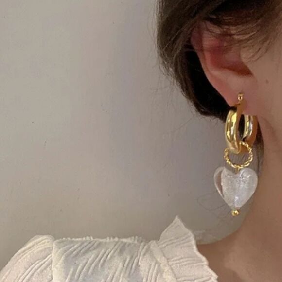 TransparentāGlassāHeartāGoldāEarrings - Picture 3 of 3